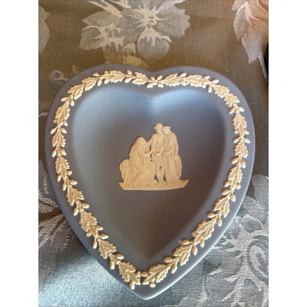 Wedgwood England  Blue Jasperware Heart Trinket Dish White Relief Oak Leaf Edge